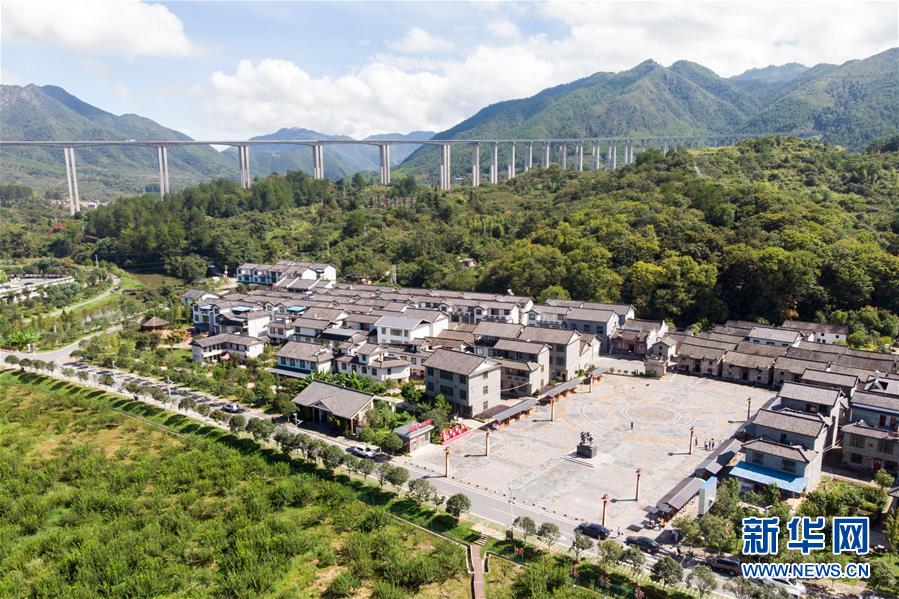 (习近平的小康故事·新华网·图文互动)(3)“真正解决好基层群众看病难、看病贵问题”——习近平和群众健康的故事 (习近平的小康故事·新华网·图文互动)(3)“真正解决好基层群众看病难、看病贵问题”——习近平和群众健康的故事